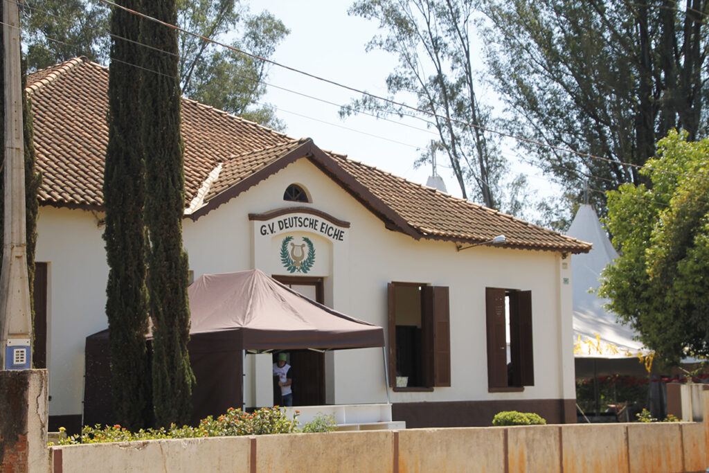Prédio da antiga Escola Alemã, hoje funciona como centro cultural, no bairro Campos Sales em Cosmópolis, SP